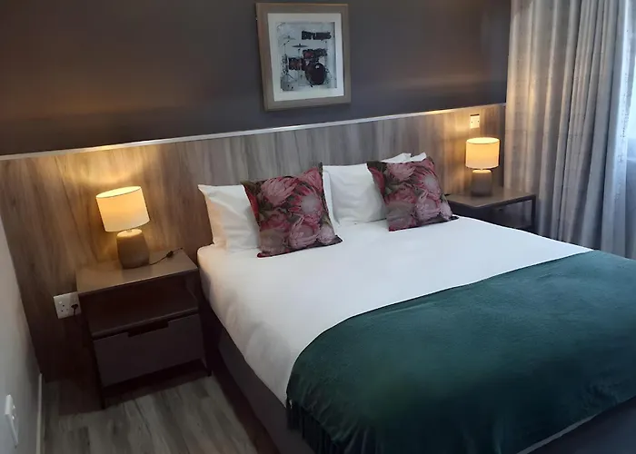 La Orchard Hotel